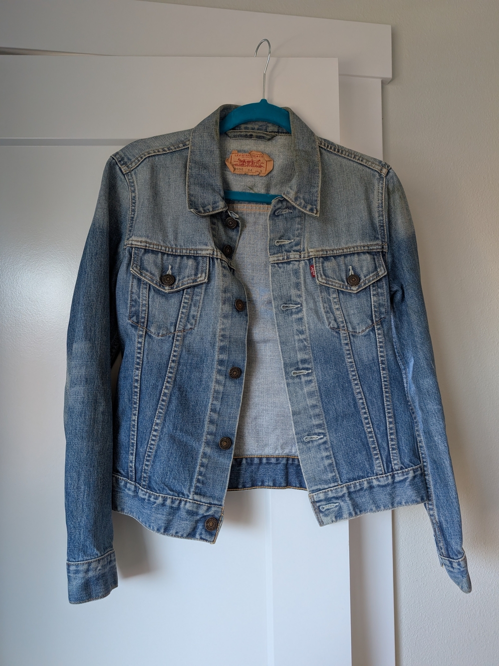 Vintage Levi's Women's Light Blue Denim Jacket